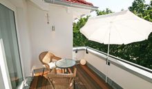 Gemütliche Dachterrasse mit Stühlen