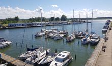 Blick auf den idyllischen Hafen aus allen Fenstern