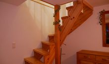 Treppe zum Wohnbereich im Schlafzimmer