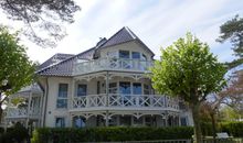 Blick von der Strandpromenade auf das Haus