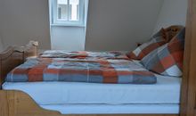 Schlafzimmer mit Doppelbett