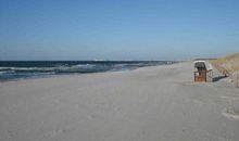 Strand mit Strandkorb