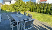 Terrasse mit Bestuhlung der Wohnung 01