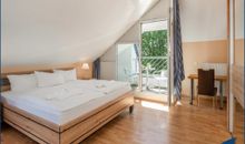 Schlafzimmer mit Doppelbett