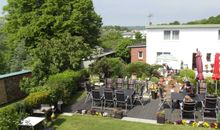 Garten mit Terrasse und Grill