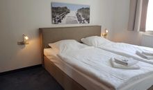 Großes Schlafzimmer Bett 1,80 x 2,00 m