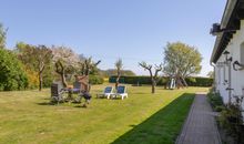 großer Garten für Sie mit Strandkorb/Grill/Spielplatz