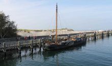 Schiff im Hafen von Warnemünde