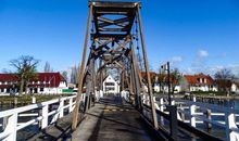 Wiecker Klappbrücke direkt vor der Wohnung