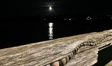Seebrücke im Mondschein