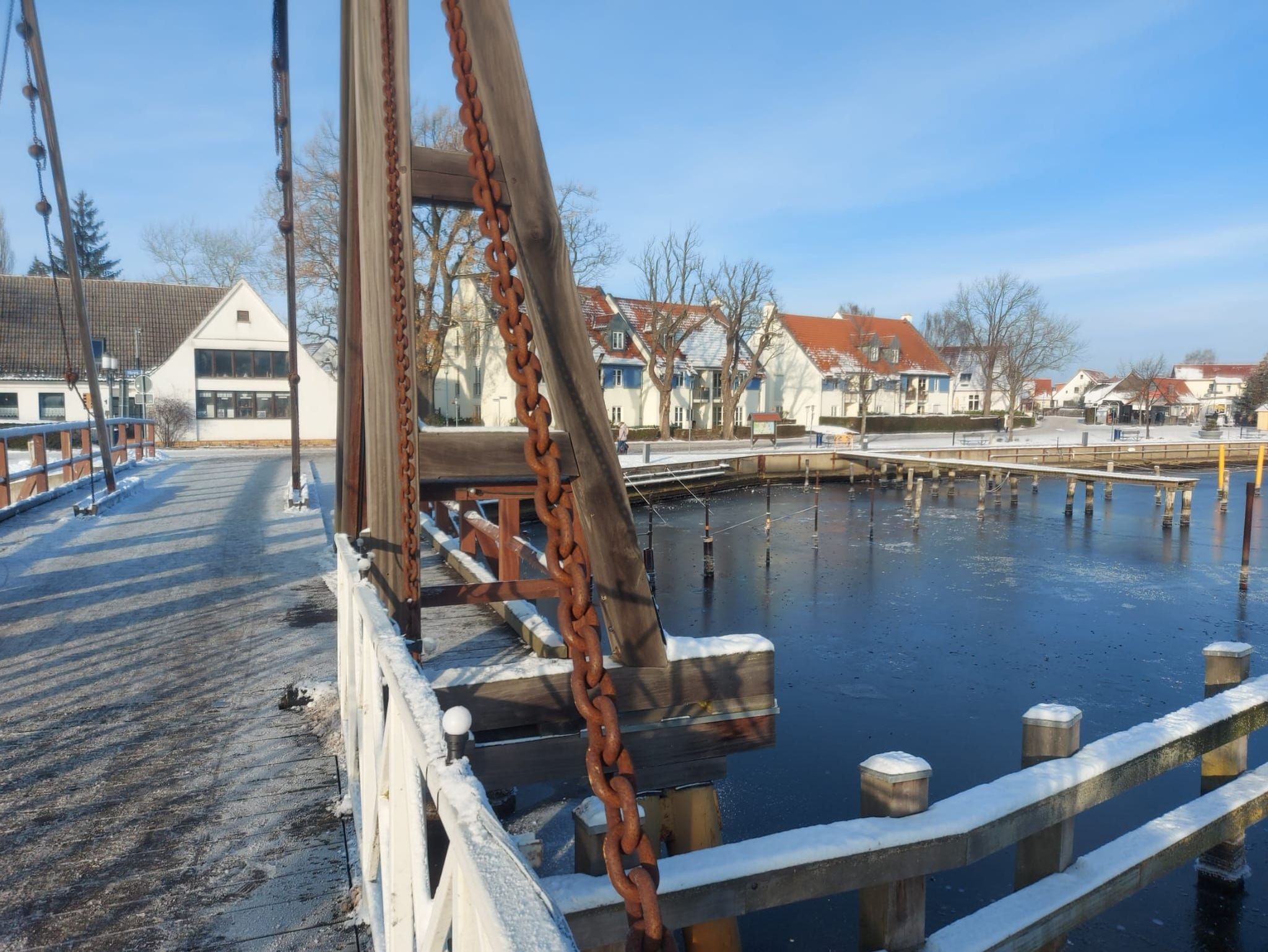 Klappbrücke im Winter