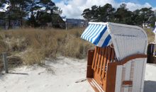 Für die Wohnung steht im Sommer ein Strandkorb am Strand zur Verfügung