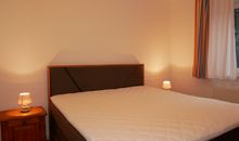 Schlafzimmer 1 mit Doppelbett