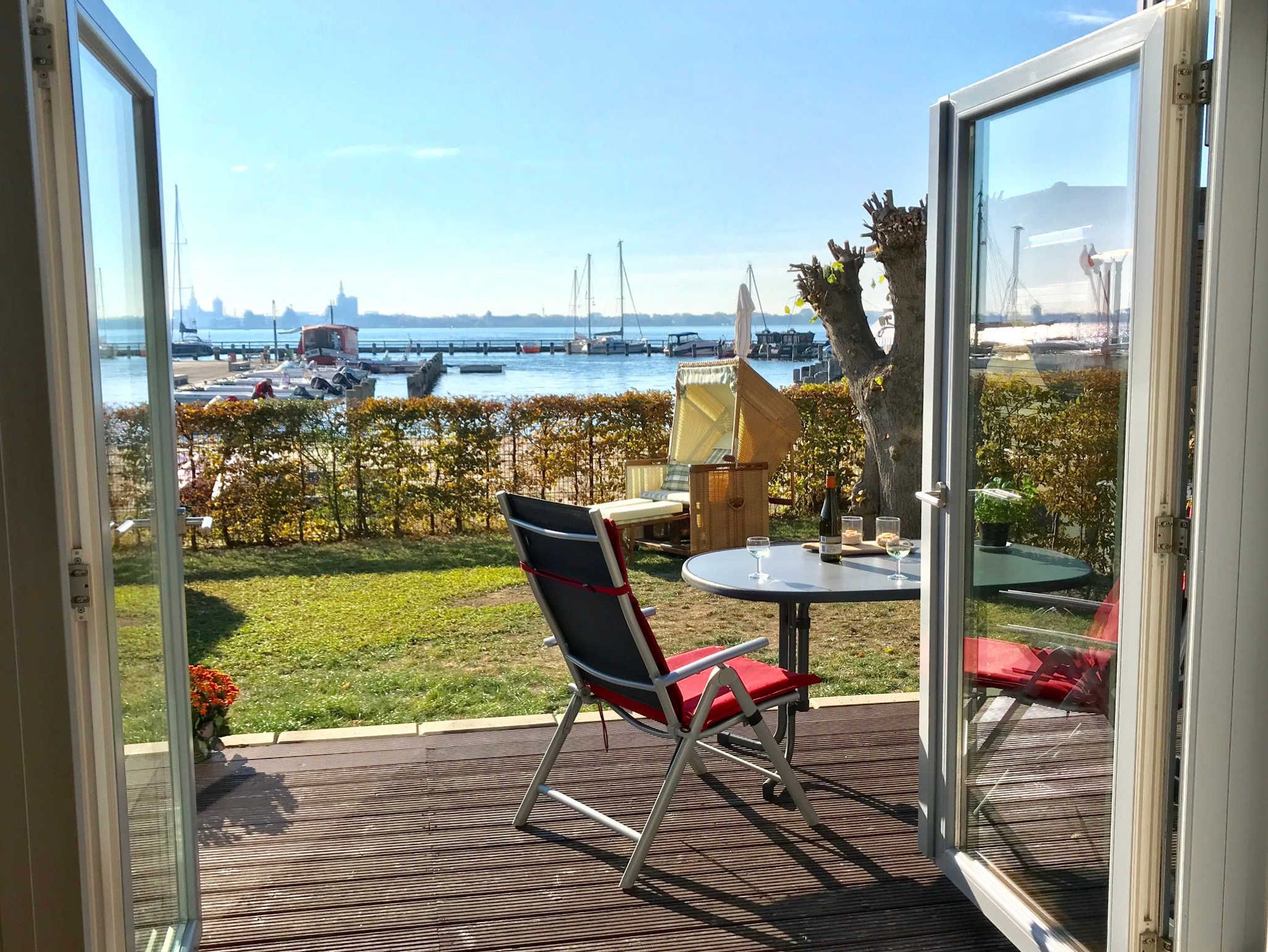 Panoramablick auf den Hafen sowie Stralsund