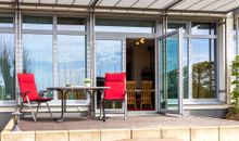 Terrasse mit Panoramablick auf den Hafen sowie Stralsund