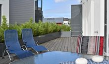 Dachterrasse mit Gartenmöbeln