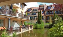 Die mediterrane Wasserlandschaft im Innenhof