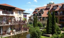 Die mediterrane Wasserlandschaft im Innenhof