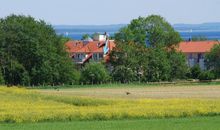 Dwarslöper Whg. Nr. 30- Blick auf den Kamin und die Leseecke