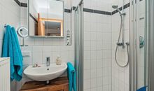 Badezimmer mit Dusche