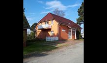 Auszeit Ferienhaus - Blick vom Sofa auf den TV