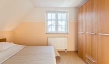 Schlafzimmer mit Doppelbett