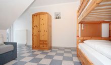 2.Gäste-/ Kinderzimmer mit Etagenbett und Kleiderschrank