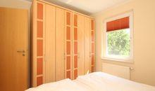 Schlafzimmer mit Kleiderschrank