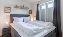 Schlafzimmer mit Boxspringbett