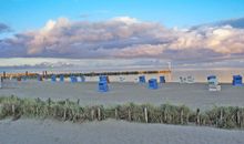 feinsandiger Südstrand am Hafen