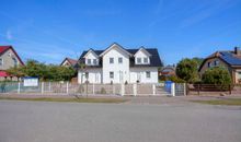 Blick von der Straße auf das Ferienhaus Heimbürger